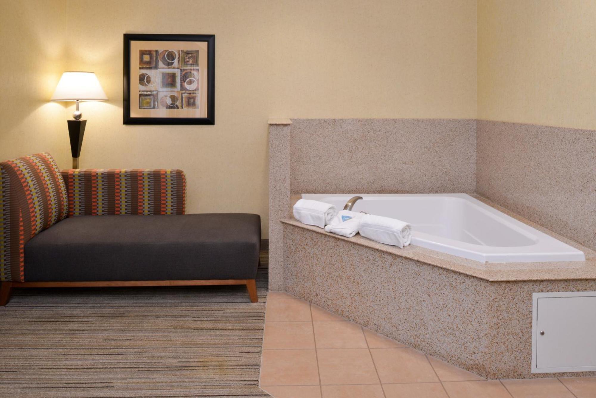 Holiday Inn Express & Suites Nampa - Idaho Center By Ihg Dış mekan fotoğraf